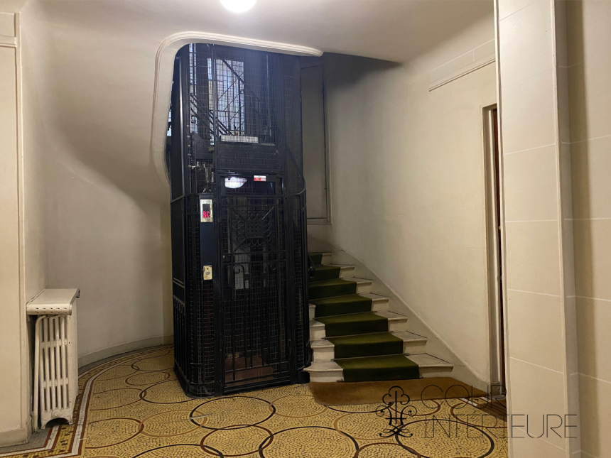 VIDE – 1 chambre – Paris 8ème – Rue Chateaubriand – 45 m2 – 4ème étage ascenseur – Loyer charges comprises : 1.800 euros