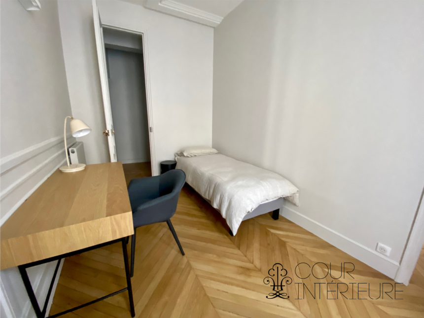 MEUBLÉ – 3 chambres – Paris 9ème – 126 m2 avec balcon filant –  Trudaine / Maubeuge – 2ème étage avec ascenseur –  Loyer charges comprises : 4.300 euros