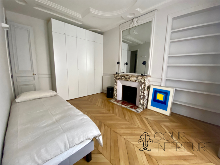 MEUBLÉ – 3 chambres – Paris 9ème – 126 m2 avec balcon filant –  Trudaine / Maubeuge – 2ème étage avec ascenseur –  Loyer charges comprises : 4.300 euros