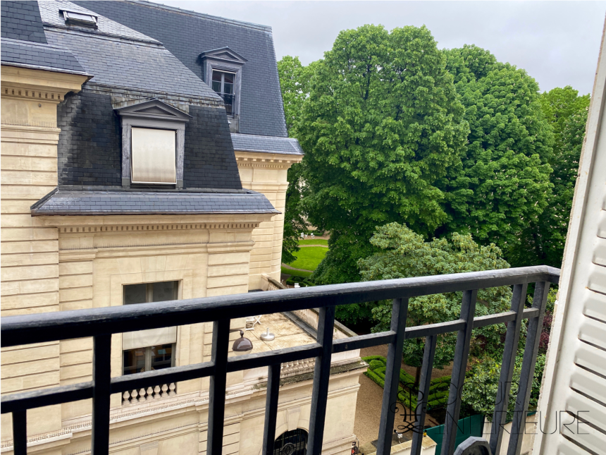 VIDE – 1 chambre – Paris 8ème – Rue Chateaubriand – 45 m2 – 4ème étage ascenseur – Loyer charges comprises : 1.800 euros