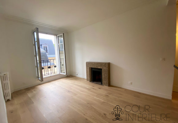 VIDE – 1 chambre – Paris 8ème – Rue Chateaubriand – 45 m2 – 4ème étage ascenseur – Loyer charges comprises : 1.800 euros