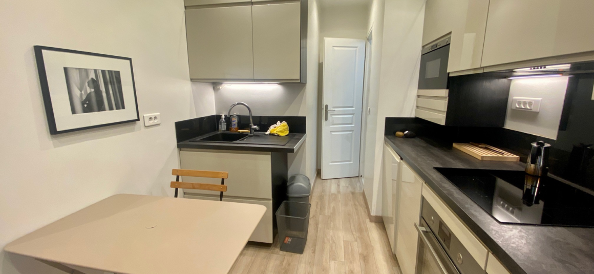 MEUBLÉ – 1 chambre – Paris 3ème – 25 m2 – Rue de Turenne –  3ème  étage sans ascenseur – Loyer : 1.250 € cc