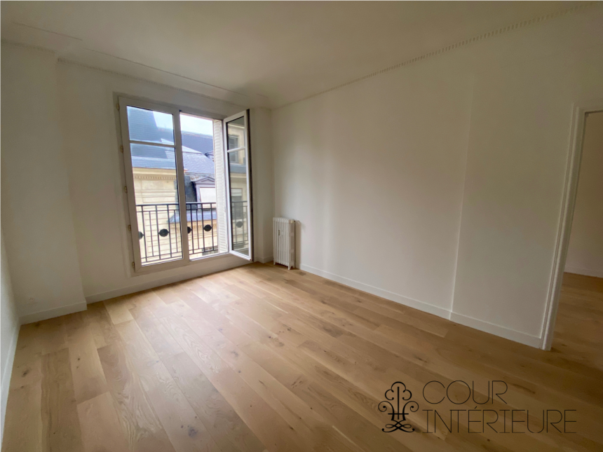 VIDE – 1 chambre – Paris 8ème – Rue Chateaubriand – 45 m2 – 4ème étage ascenseur – Loyer charges comprises : 1.800 euros