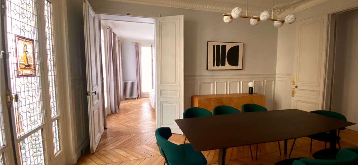 MEUBLÉ – 3 chambres – Paris 9ème – 126 m2 avec balcon filant –  Trudaine / Maubeuge – 2ème étage avec ascenseur –  Loyer charges comprises : 4.300 euros