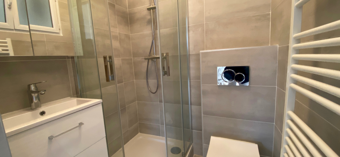 Sans titre5 VIDE – 1 chambre – Paris 8ème – Rue Chateaubriand – 45 m2 – 4ème étage ascenseur – Loyer charges comprises : 1.800 euros