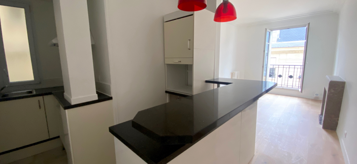 Sans titre8 VIDE – 1 chambre – Paris 8ème – Rue Chateaubriand – 45 m2 – 4ème étage ascenseur – Loyer charges comprises : 1.800 euros