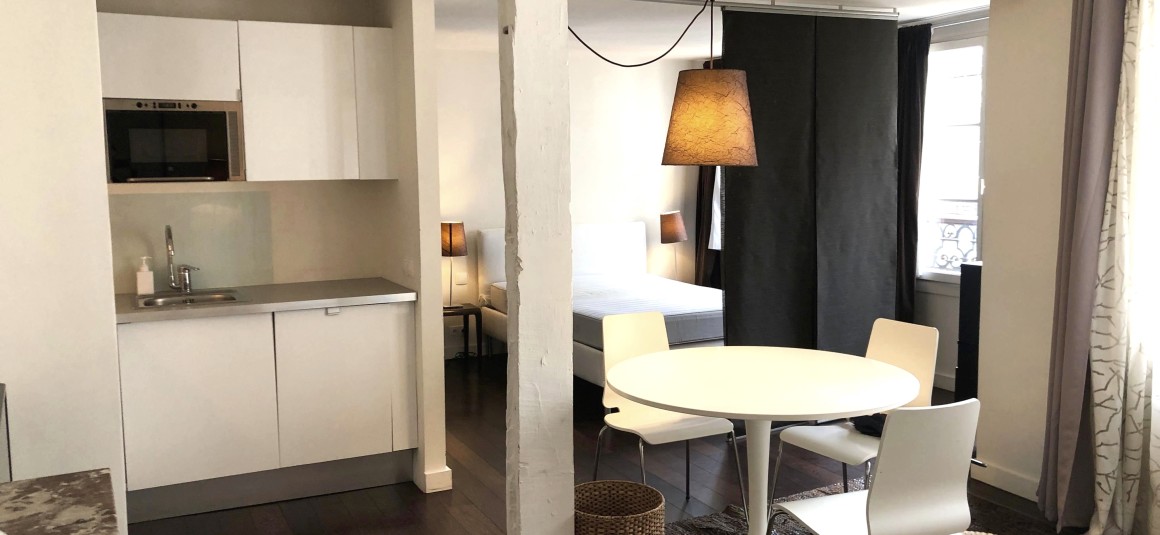 MEUBLÉ – 1 chambre – 42 m2 – Paris 2ème – Rue du Mail – 2ème étage sans ascenseur – Loyer charges comprises : 2.000 euros