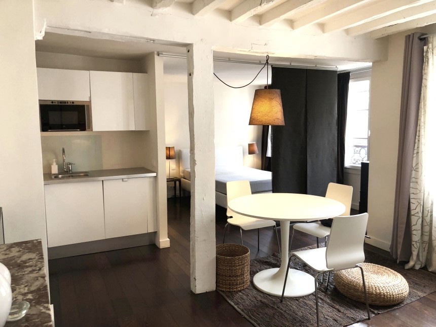 MEUBLÉ – 1 chambre – 42 m2 – Paris 2ème – Rue du Mail – 2ème étage sans ascenseur – Loyer charges comprises : 2.000 euros