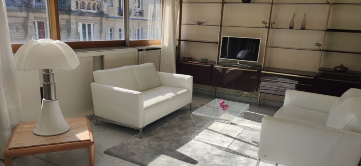 MEUBLÉ – Duplex 3 chambres de 90 m2 + Terrasse environ 26 m2 – Paris 15ème – Rue Théodore Deck – 5ème et dernier étage ascenseur – Loyer charges comprises : 3.246 €