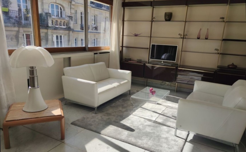 MEUBLÉ – Duplex 3 chambres de 90 m2 + Terrasse environ 26 m2 – Paris 15ème – Rue Théodore Deck – 5ème et dernier étage ascenseur – Loyer charges comprises : 3.246 €