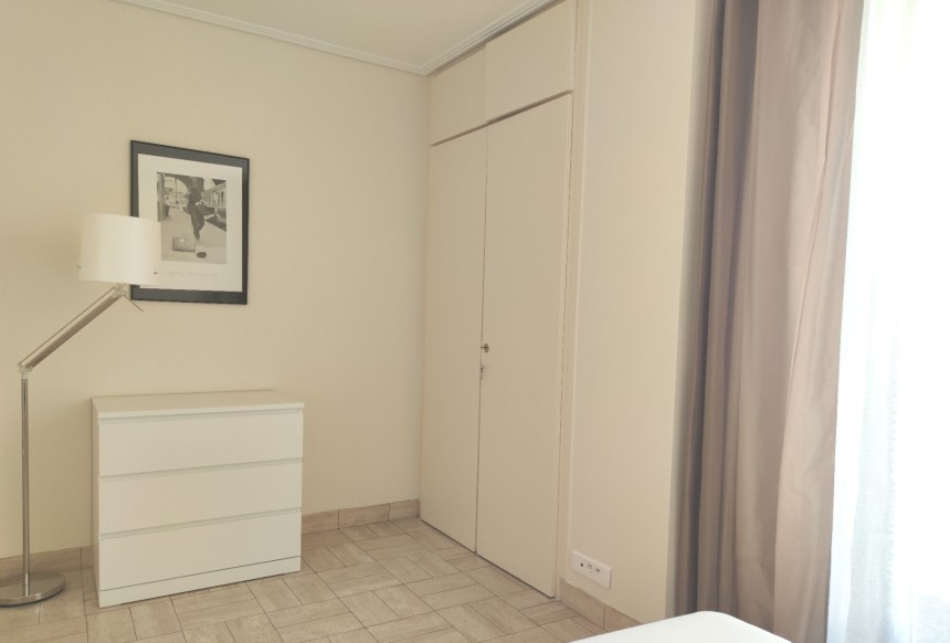 MEUBLÉ – Duplex 3 chambres de 90 m2 + Terrasse environ 26 m2 – Paris 15ème – Rue Théodore Deck – 5ème et dernier étage ascenseur – Loyer charges comprises : 3.246 €