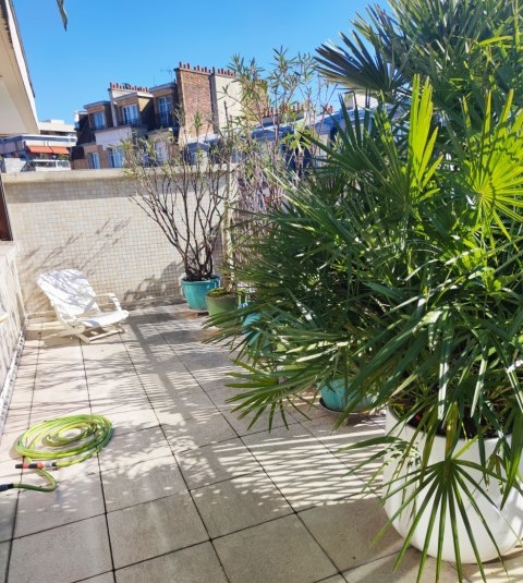 MEUBLÉ – Duplex 3 chambres de 90 m2 + Terrasse environ 26 m2 – Paris 15ème – Rue Théodore Deck – 5ème et dernier étage ascenseur – Loyer charges comprises : 3.246 €