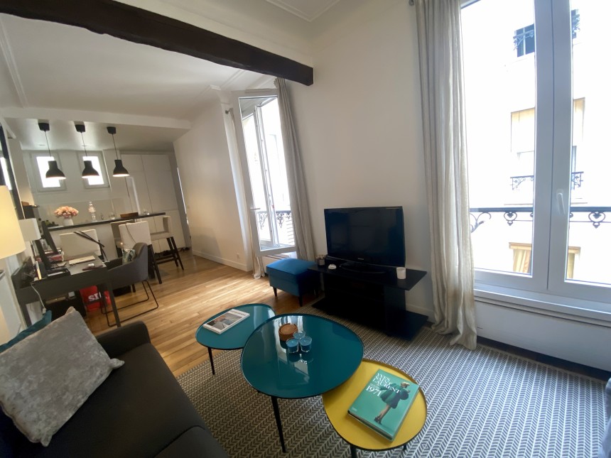 MEUBLÉ – 1 chambre – Paris 17ème – Rue Dulong – 41 m2 – 4ème étage sans ascenseur – Loyer charges comprises : 1.750 euros