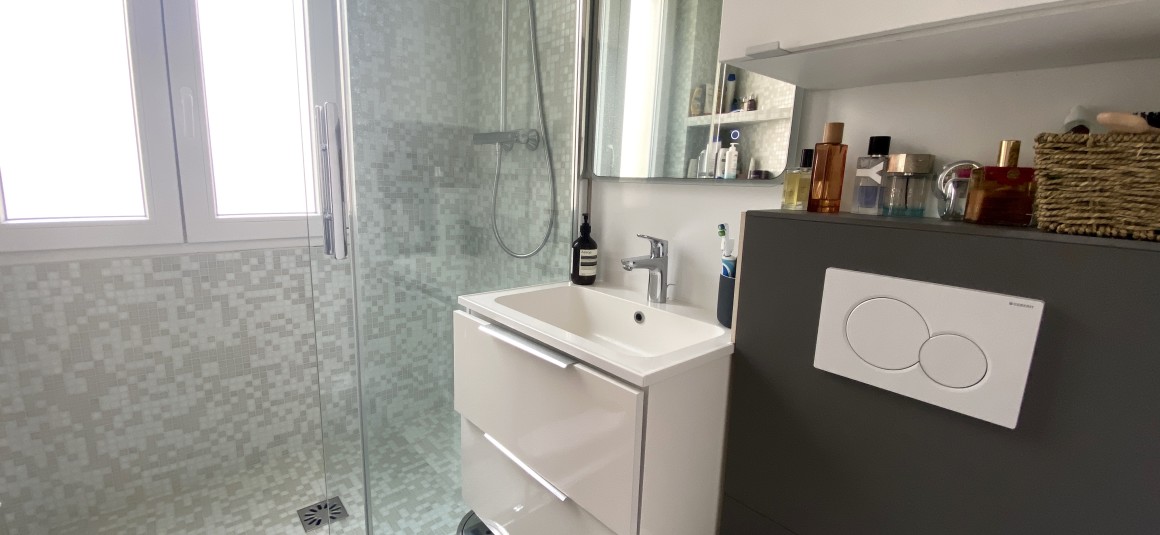 MEUBLÉ  – 1 chambre – 41 m2 – Paris 17ème – Rue Dulong / Pont Cardinet / Batignolles – 4eme etage sans ascenseur – Loyer charges comprises : 1.700 euros