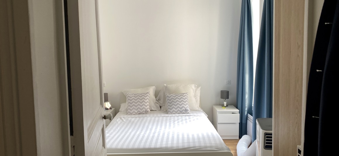 MEUBLÉ  – 1 chambre – 41 m2 – Paris 17ème – Rue Dulong / Pont Cardinet / Batignolles – 4eme etage sans ascenseur – Loyer charges comprises : 1.700 euros