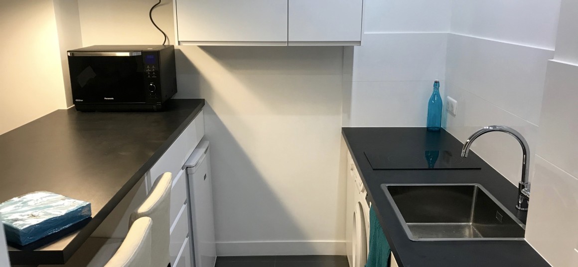 MEUBLÉ  – 1 chambre – 41 m2 – Paris 17ème – Rue Dulong / Pont Cardinet / Batignolles – 4eme etage sans ascenseur – Loyer charges comprises : 1.700 euros