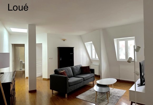 MEUBLÉ – 2 chambres – 62 m2 – PARIS 18 – Mairie 18e – Jules Joffrin – 7ème et dernier étage avec ascenseur  – Loyer charges comprises : 1.980 €