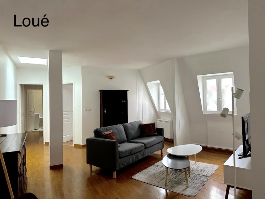 MEUBLÉ – 2 chambres – 62 m2 – PARIS 18 – Mairie 18e – Jules Joffrin – 7ème et dernier étage avec ascenseur  – Loyer charges comprises : 1.980 €