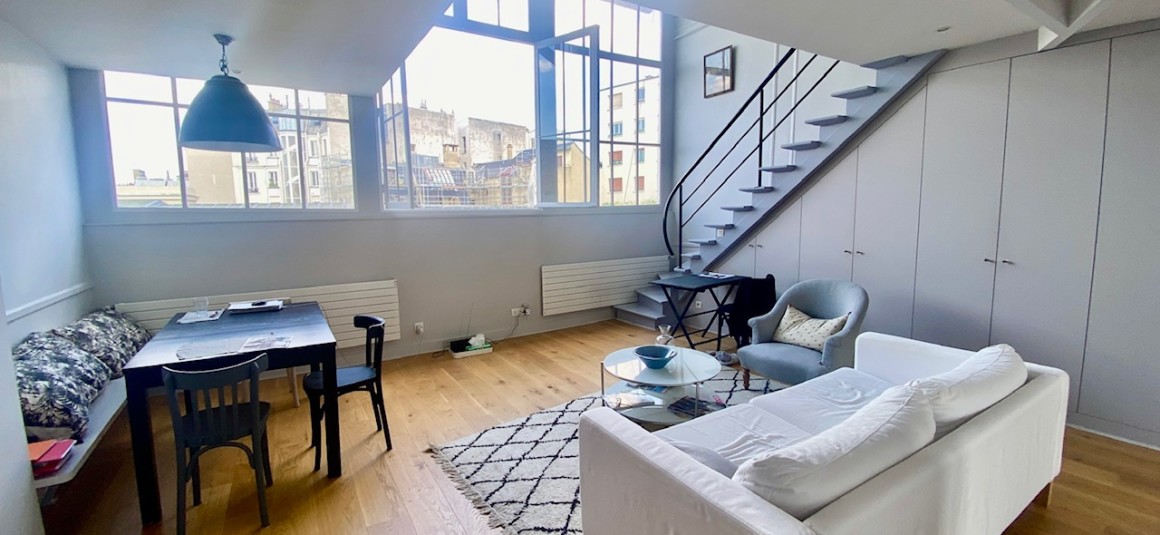 MEUBLÉ- Atelier d’artiste 2 chambres + bureau – 80 m2 – Paris 16ème – Rue Lauriston – Métro : Etoile – 4ème et dernier étage ascenseur – Loyer charges comprises : 3.000 euros