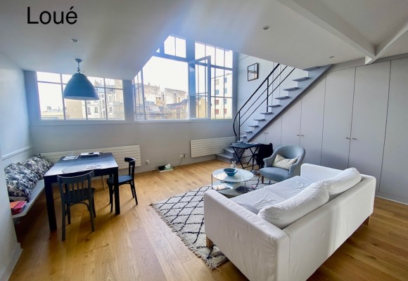 MEUBLÉ- Atelier d’artiste 2 chambres + bureau – 80 m2 – Paris 16ème – Rue Lauriston – Métro : Etoile – 4ème et dernier étage ascenseur – Loyer charges comprises : 3.000 euros