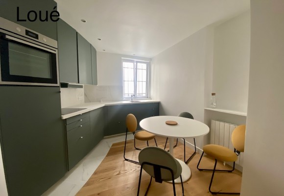 MEUBLÉ – 1 chambre – 43 m2 – Rue Vaugirard – Paris 6ème – 1er étage ascenseur – Loyer charges comprises : 1.800 euros