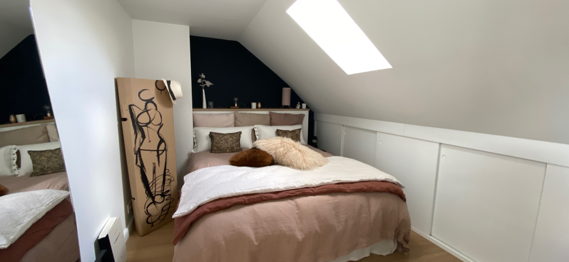 MEUBLÉ – 1 chambre – 34 m2 au sol – Paris 7ème – Rue de Grenelle – Quartier Beaupassage / Raspail – 3ème étage avec ascenseur – Loyer charges comprises : 1.750 euros (possibilité de parking en sous-sol en supplément)