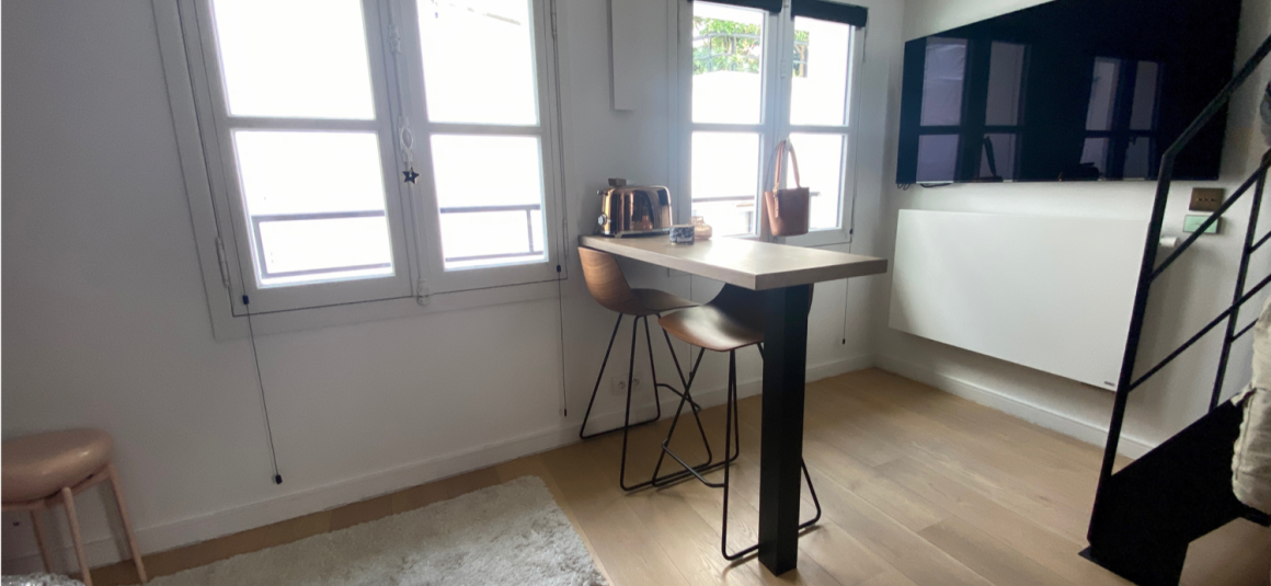 MEUBLÉ – 1 chambre – 34 m2 au sol – Paris 7ème – Rue de Grenelle – Quartier Beaupassage / Raspail – 3ème étage avec ascenseur – Loyer charges comprises : 1.750 euros (possibilité de parking en sous-sol en supplément)