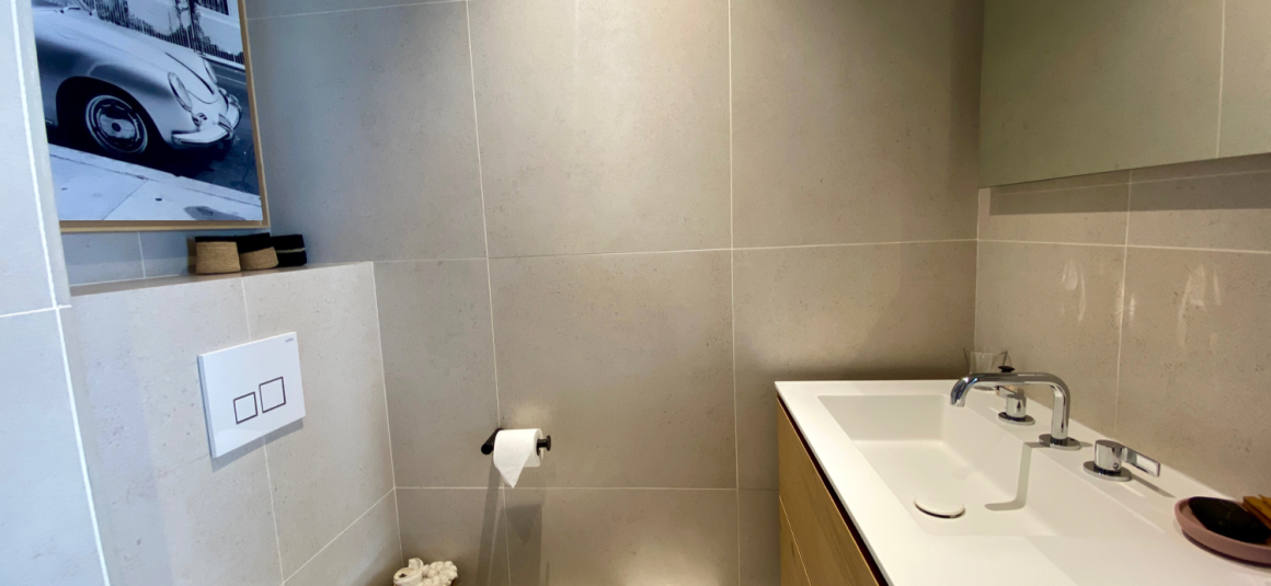 MEUBLÉ – 1 chambre – 34 m2 au sol – Paris 7ème – Rue de Grenelle – Quartier Beaupassage / Raspail – 3ème étage avec ascenseur – Loyer charges comprises : 1.750 euros (possibilité de parking en sous-sol en supplément)