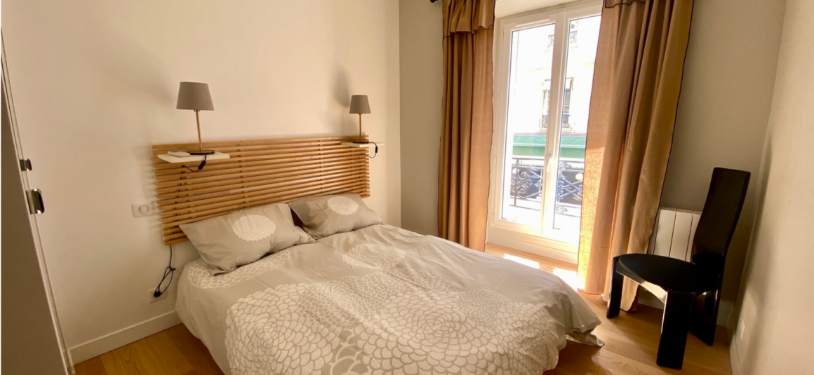 MEUBLÉ – 1 chambre – 43 m2 – Rue Vaugirard – Paris 6ème – 1er étage ascenseur – Loyer charges comprises : 1.800 euros