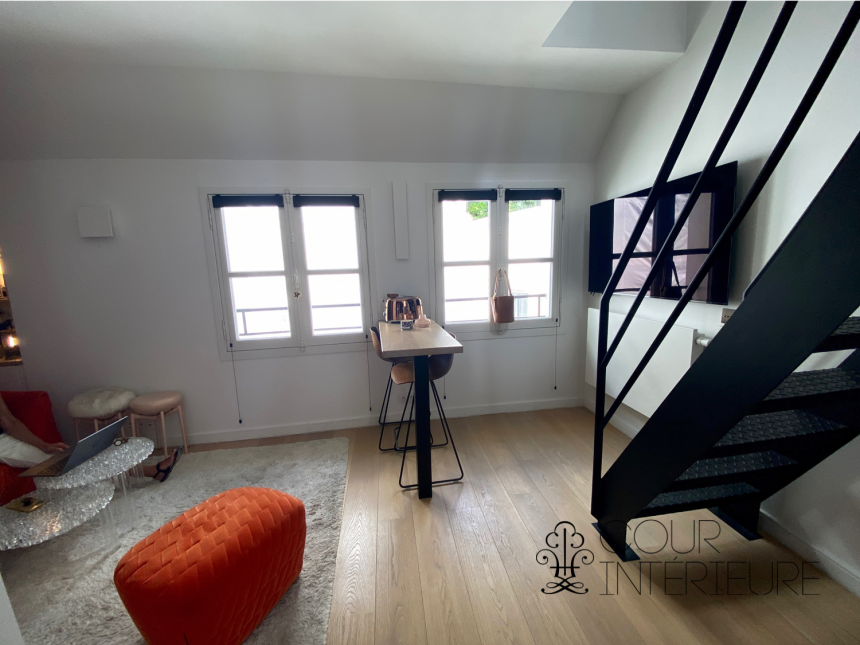 MEUBLÉ – 1 chambre – 34 m2 au sol – Paris 7ème – Rue de Grenelle – Quartier Beaupassage / Raspail – 3ème étage avec ascenseur – Loyer charges comprises : 1.750 euros (possibilité de parking en sous-sol en supplément)