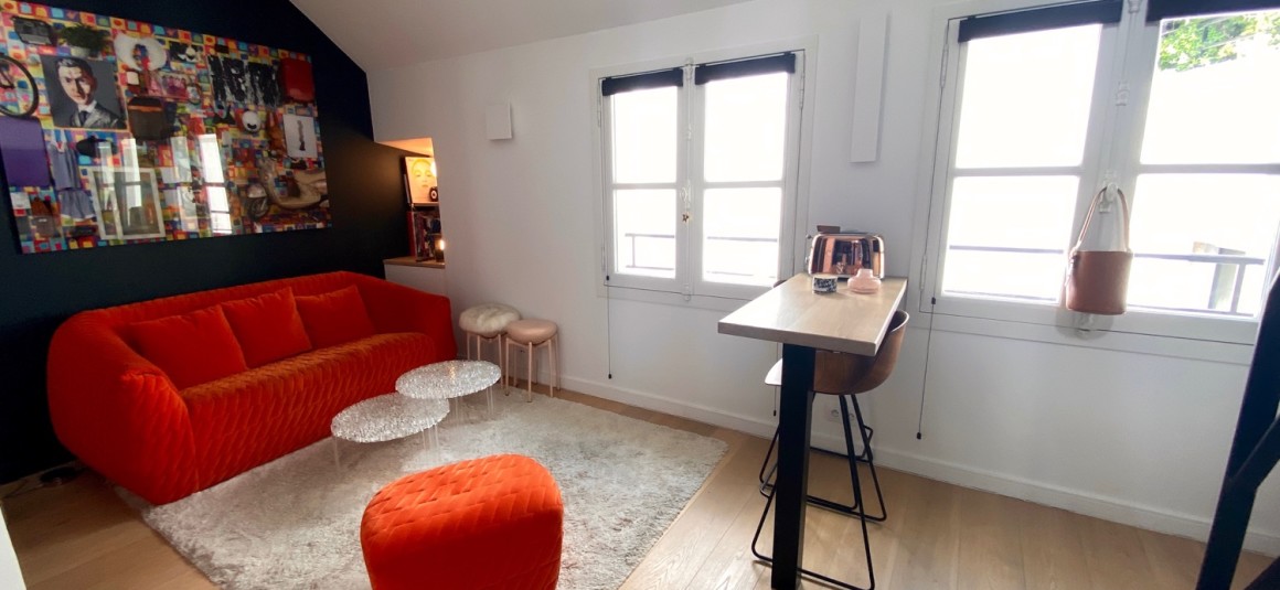 MEUBLÉ – 1 chambre – 34 m2 au sol – Paris 7ème – Rue de Grenelle – Quartier Beaupassage / Raspail – 3ème étage avec ascenseur – Loyer charges comprises : 1.750 euros (possibilité de parking en sous-sol en supplément)