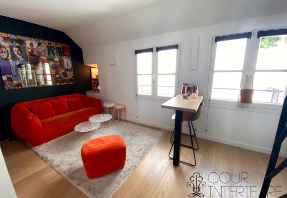 MEUBLÉ – Très standing – Idéal pieds à terre – 1 chambre – 34 m2 au sol – Paris 7ème – Rue de Grenelle – Quartier Beaupassage / Raspail – 3ème étage avec ascenseur – Loyer charges comprises : 1.950 euros (chauffage et eau chaude collectifs inclus) et (Internet inclus).