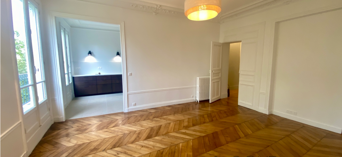 VIDE – Exceptionnel Haut Standing  – 2 chambres – Place Saint Michel – PARIS 6ème – 92 m2 – Balcon filant – 4ème étage avec ascenseur – Loyer charges comprises : 3.700 euros