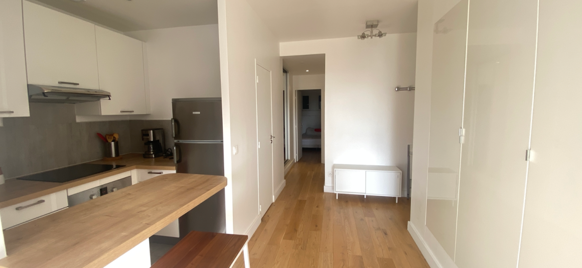 MEUBLÉ – 2 pièces – 39 m2 – Paris 16ème – PASSY – Rue Raynouard – 5ème étage ascenseur – Loyer charges comprises : 1.800 euros (chauffage et eau chaude collectifs)al