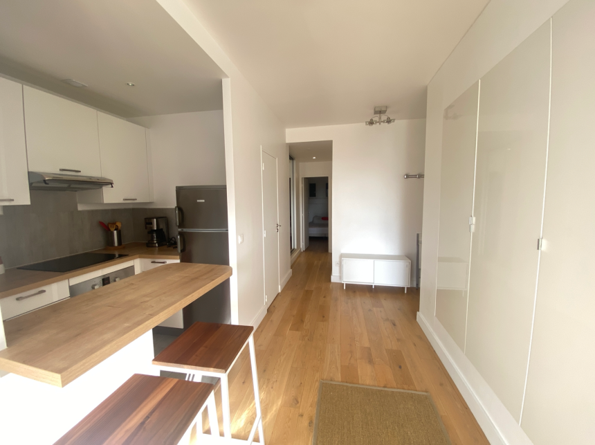 MEUBLÉ – 2 pièces – 39 m2 – Paris 16ème – PASSY – Rue Raynouard – 5ème étage ascenseur – Loyer charges comprises : 1.800 euros (chauffage et eau chaude collectifs)al