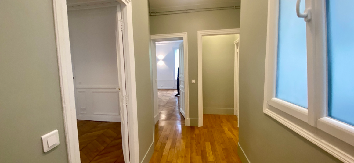 VIDE – Exceptionnel Haut Standing  – 2 chambres – Place Saint Michel – PARIS 6ème – 92 m2 – Balcon filant – 4ème étage avec ascenseur – Loyer charges comprises : 3.700 euros