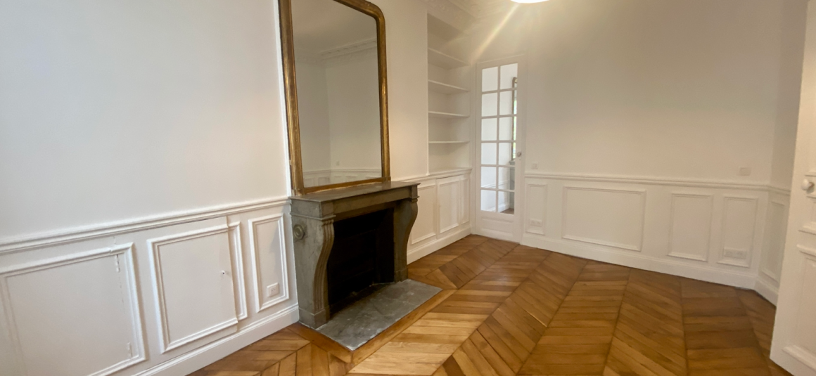 VIDE – Exceptionnel Haut Standing  – 2 chambres – Place Saint Michel – PARIS 6ème – 92 m2 – Balcon filant – 4ème étage avec ascenseur – Loyer charges comprises : 3.700 euros