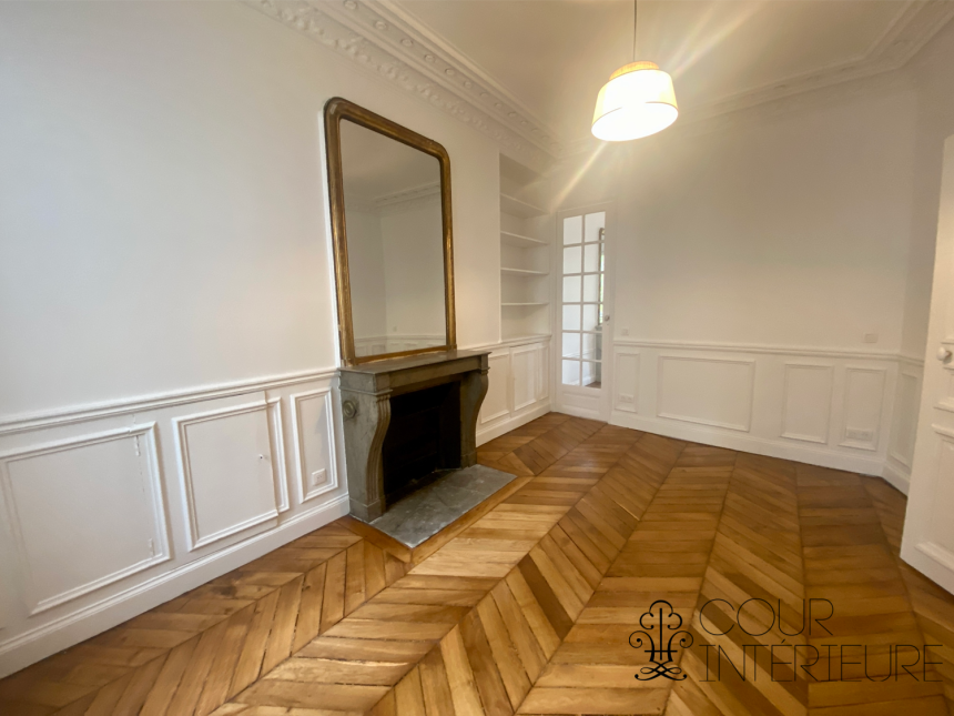 VIDE – Exceptionnel Haut Standing  – 2 chambres – Place Saint Michel – PARIS 6ème – 92 m2 – Balcon filant – 4ème étage avec ascenseur – Loyer charges comprises : 3.700 euros