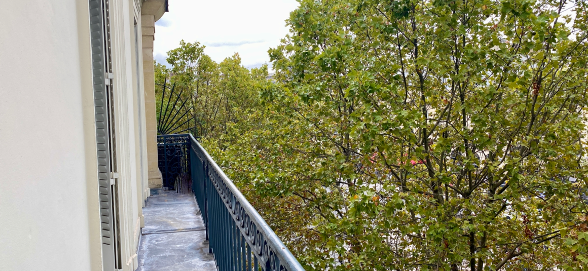 VIDE – Exceptionnel Haut Standing  – 2 chambres – Place Saint Michel – PARIS 6ème – 92 m2 – Balcon filant – 4ème étage avec ascenseur – Loyer charges comprises : 3.700 euros