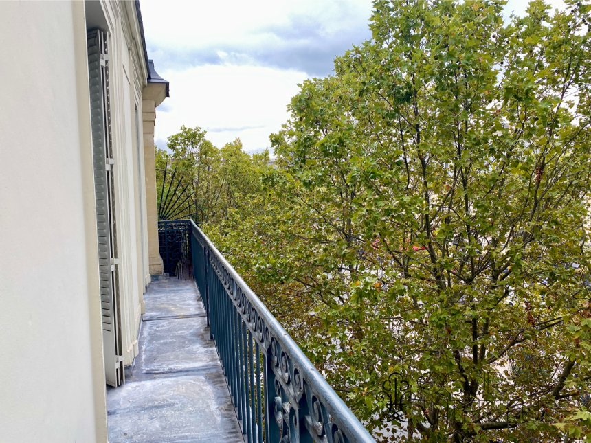 VIDE – Exceptionnel Haut Standing  – 2 chambres – Place Saint Michel – PARIS 6ème – 92 m2 – Balcon filant – 4ème étage avec ascenseur – Loyer charges comprises : 3.700 euros