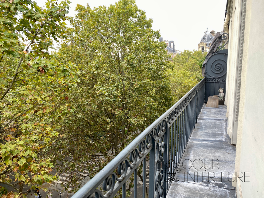 VIDE – Exceptionnel Haut Standing  – 2 chambres – Place Saint Michel – PARIS 6ème – 92 m2 – Balcon filant – 4ème étage avec ascenseur – Loyer charges comprises : 3.700 euros