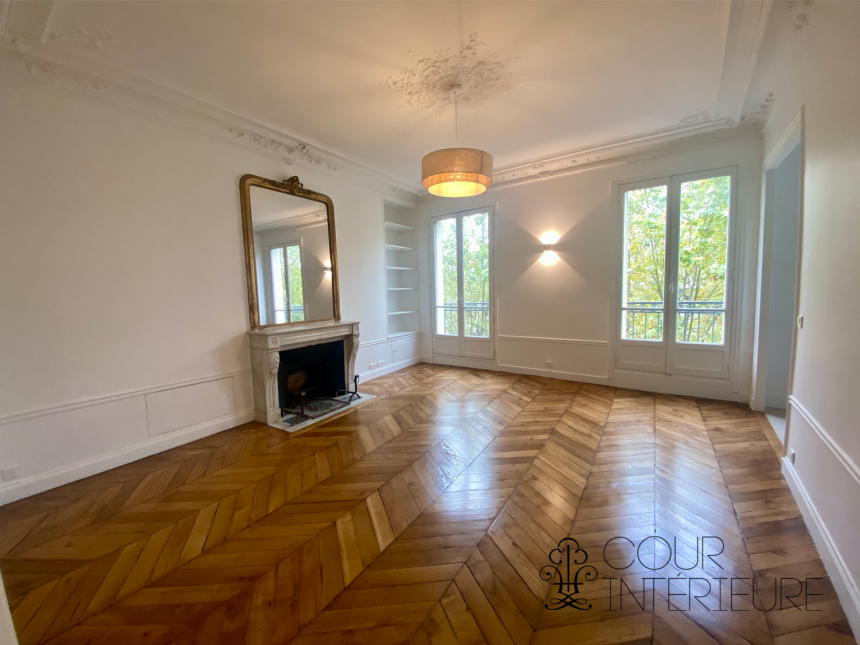 VIDE – Exceptionnel Haut Standing  – 2 chambres – Place Saint Michel – PARIS 6ème – 92 m2 – Balcon filant – 4ème étage avec ascenseur – Loyer charges comprises : 3.700 euros