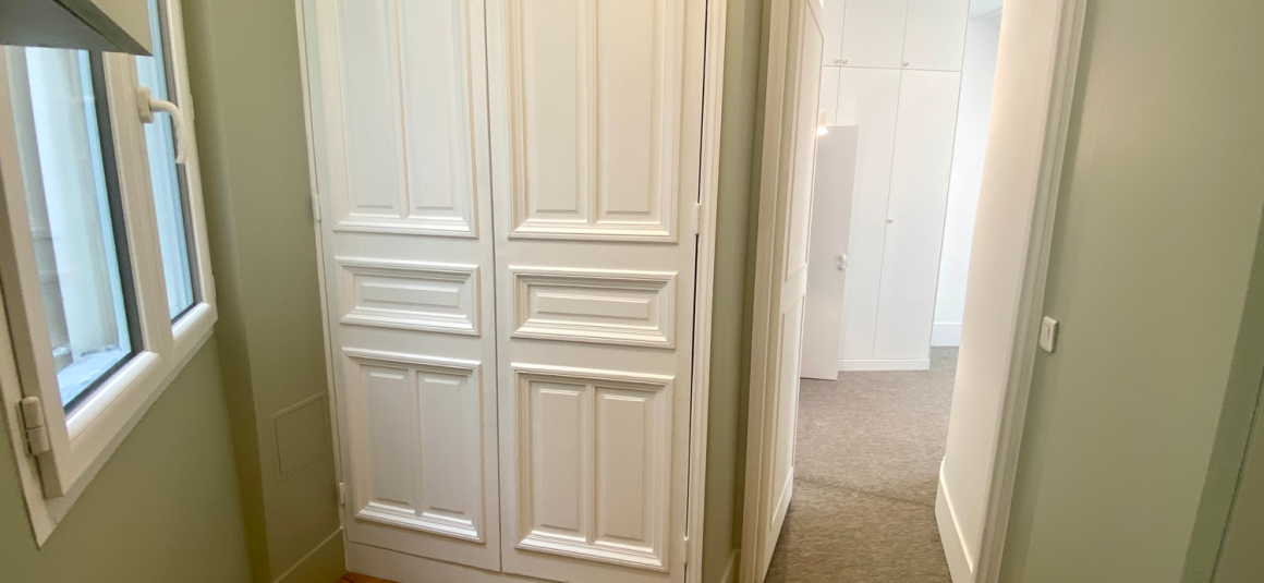 VIDE – Exceptionnel Haut Standing  – 2 chambres – Place Saint Michel – PARIS 6ème – 92 m2 – Balcon filant – 4ème étage avec ascenseur – Loyer charges comprises : 3.700 euros