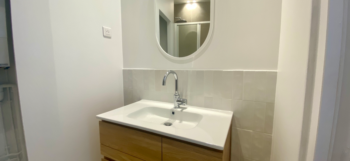 VIDE – Exceptionnel Haut Standing  – 2 chambres – Place Saint Michel – PARIS 6ème – 92 m2 – Balcon filant – 4ème étage avec ascenseur – Loyer charges comprises : 3.700 euros
