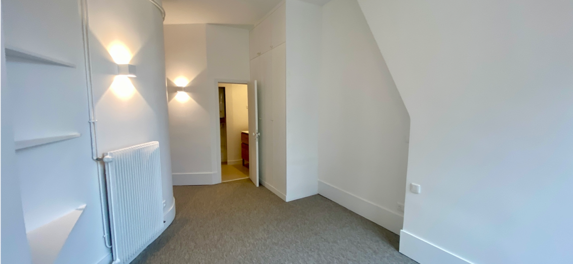 VIDE – Exceptionnel Haut Standing  – 2 chambres – Place Saint Michel – PARIS 6ème – 92 m2 – Balcon filant – 4ème étage avec ascenseur – Loyer charges comprises : 3.700 euros