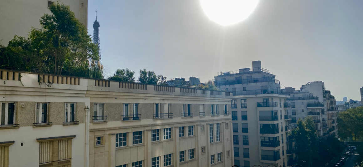 MEUBLÉ – 2 pièces – 39 m2 – Paris 16ème – PASSY – Rue Raynouard – 5ème étage ascenseur – Loyer charges comprises : 1.800 euros (chauffage et eau chaude collectifs)al