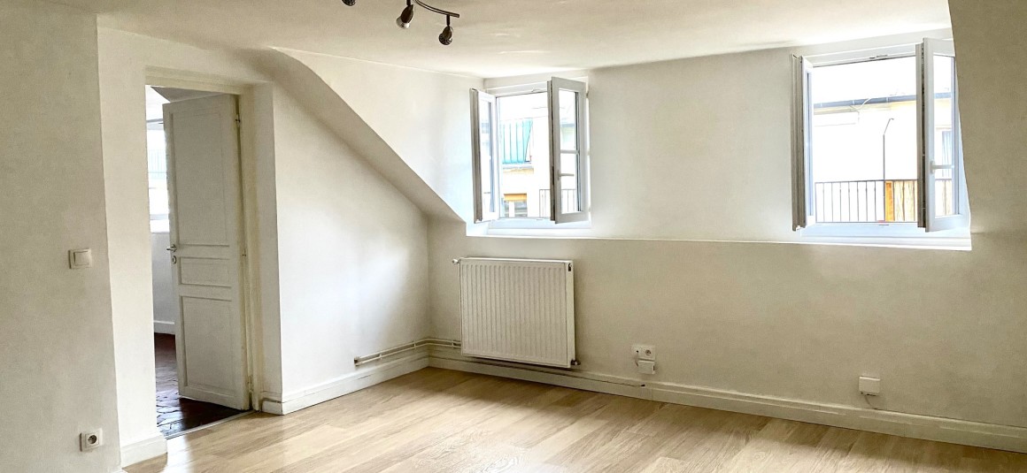 VIDE – 1 chambre – Paris 9ème – Havre Caumartin – Rue Joubert – 40 m2 – 5ème étage avec ascenseur – Loyer charges comprises : 1.311 euros