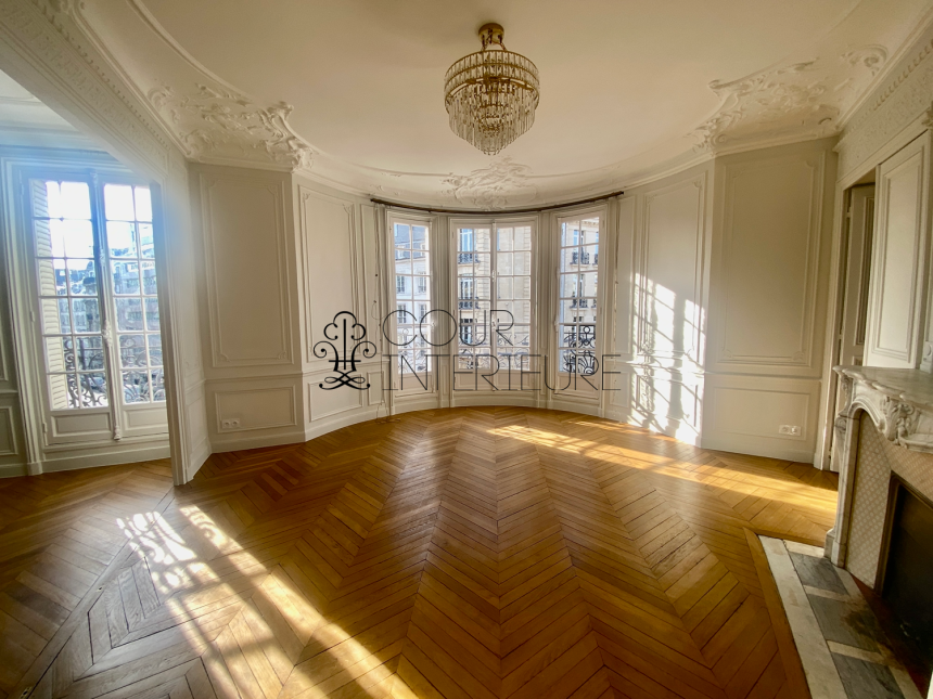 VIDE – 6 pièces – 3 chambres + bureau – 120 m2 – Paris 8ème – Saint Philippe du Roule – 3ème étage ascenseur – Loyer charges comprises : 4.650 euros