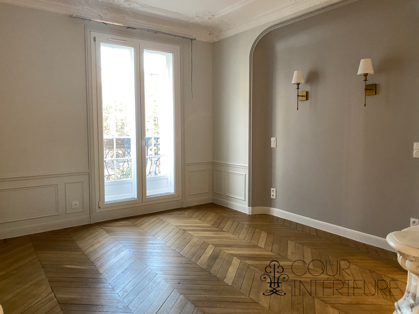 VIDE – 6 pièces – 3 chambres + bureau – 120 m2 – Paris 8ème – Saint Philippe du Roule – 3ème étage ascenseur – Loyer charges comprises : 4.650 euros