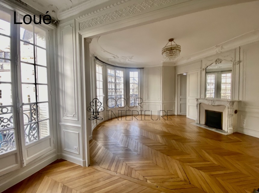 VIDE – 6 pièces – 3 chambres + bureau – 120 m2 – Paris 8ème – Saint Philippe du Roule – 3ème étage ascenseur – Loyer charges comprises : 4.650 euros